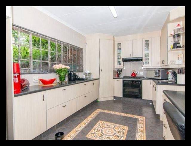 5 BEDROOM HOUSE FOR SALE IN BOKSBURG WEST